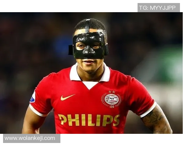 足球明星戴面罩的卡通形象展现运动魅力与个性风采