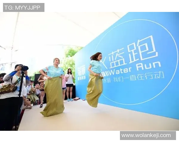 吴磊与足球明星亲密合照展现运动精神与友谊的完美结合